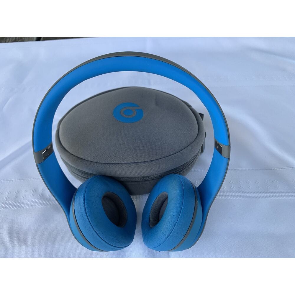 Beats B0534 Solo 2 Wireless On-Ear Bluetooth Headphones in Blue w/ Pouch Case